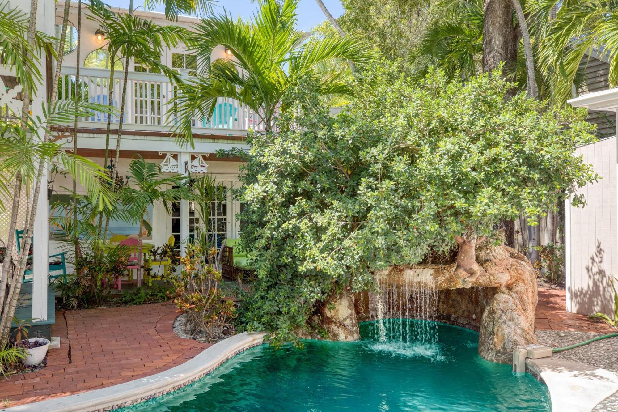 Casa de férias Boat House By Avantstay Character Location W Shared Pool Month Long *